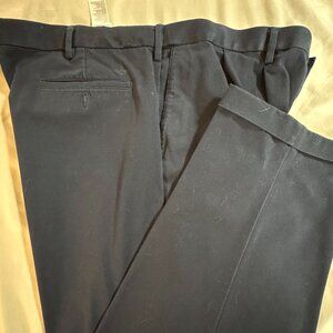 Dockers Men’s Relaxed Fit Comfort Pleated Pants  44 x 32